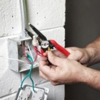 SEITSME FUNKTSIOONIGA KAABLIKOORIMISNÄPITSAD